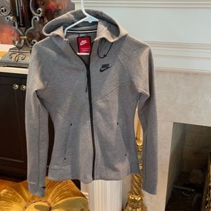 Nike hooded small gray stretchy jacket